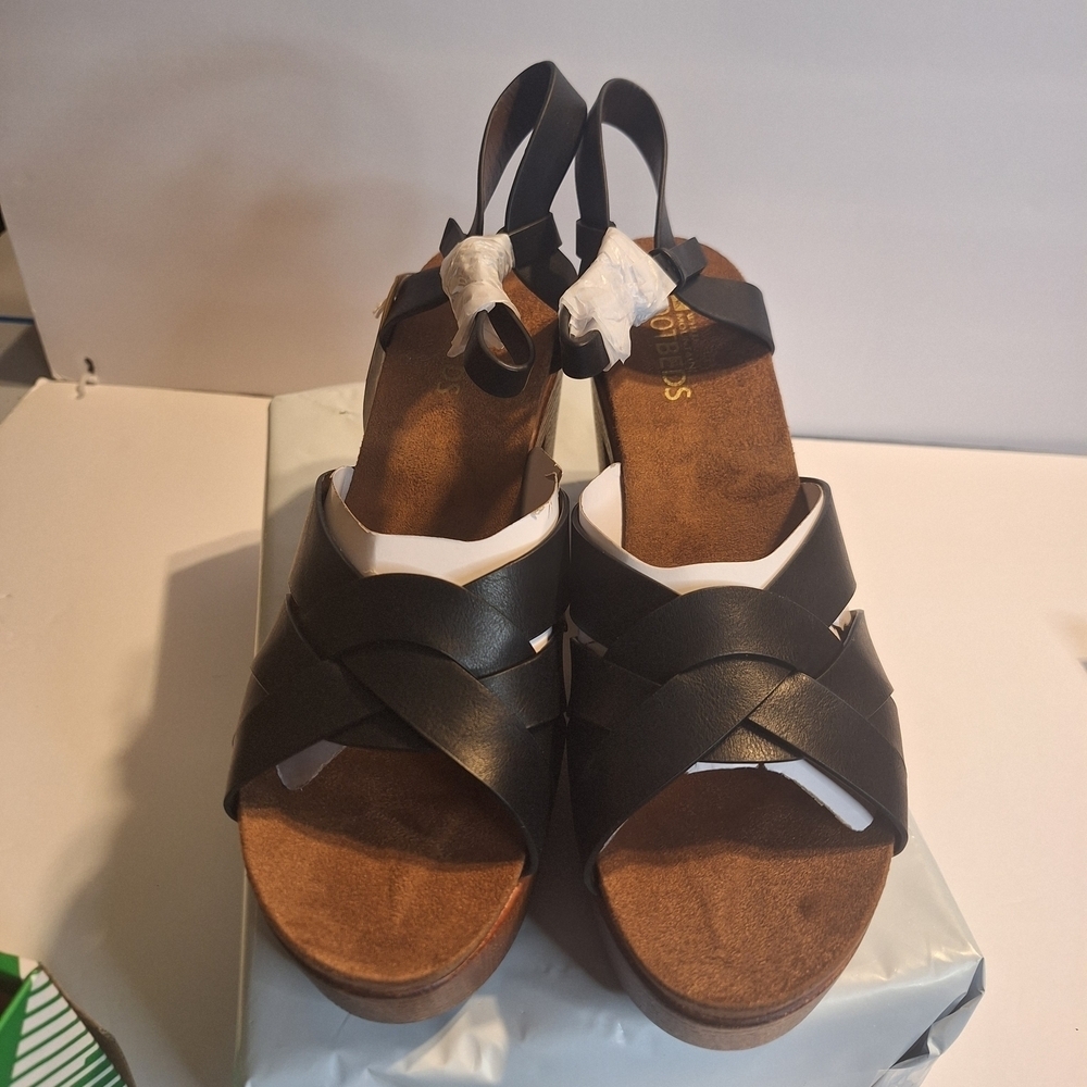 White Mountain Footbeds Wood Heels Black Women's Sandals. Size 11. New W/ Box